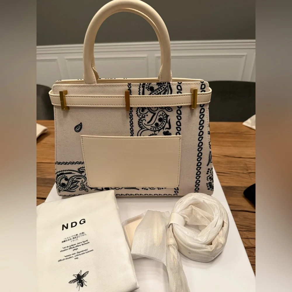 NDG Paris 300MM White Bandana Bag NIB - Picture 4 of 8